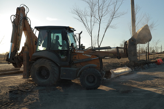 В Мариуполе укладывают новый асфальт на объектах этого года 
